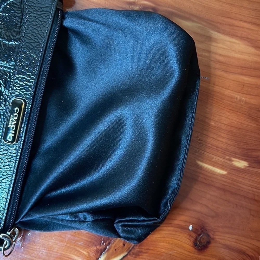 Coach black patent wristlet - Picture 8 of 8